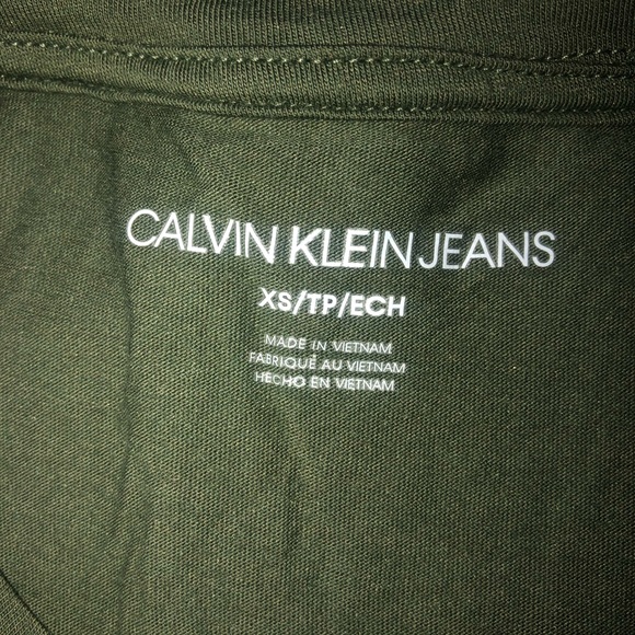 Calvin Klein Logo Tshirt - Picture 4 of 4